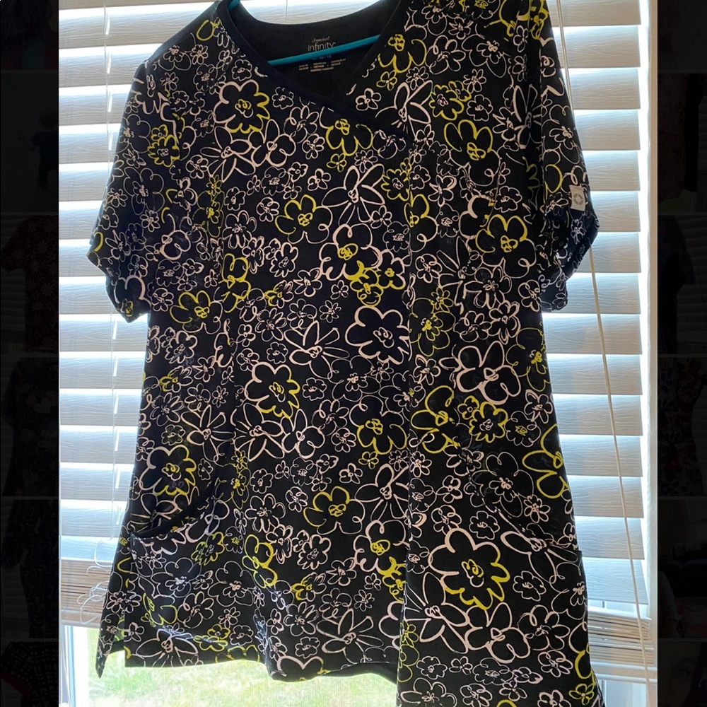 Women’s scrub top